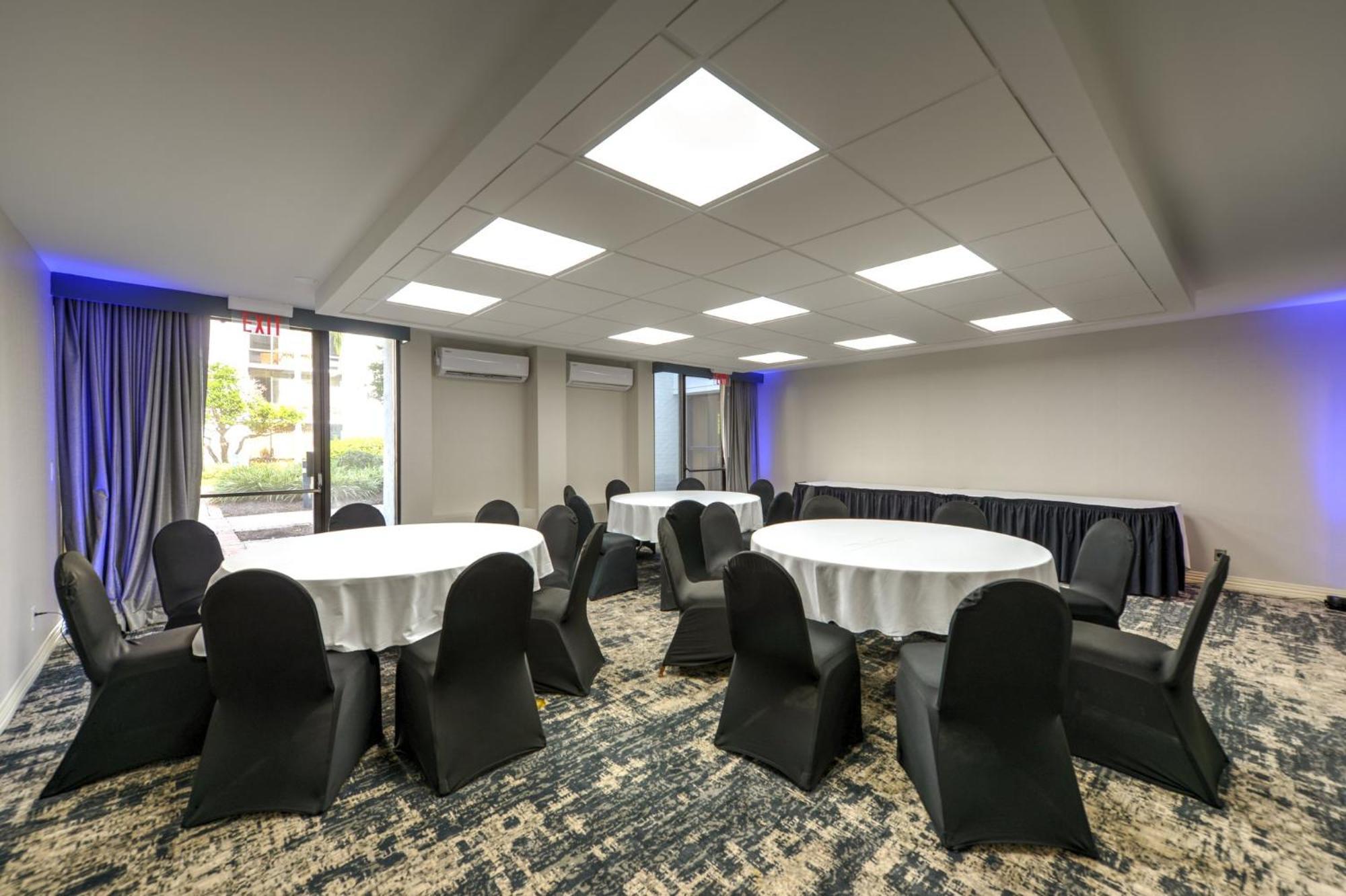 Crowne Plaza Jacksonville Airport By Ihg Bagian luar foto